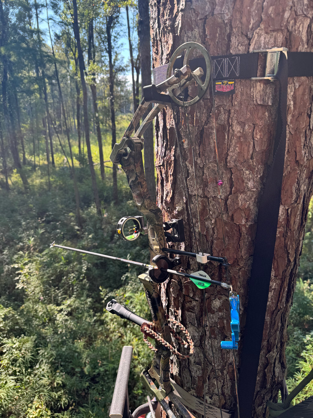 Tree Stand Bow Hanger: Lightweight Climber Bow Mount for up to 1.5" Straps