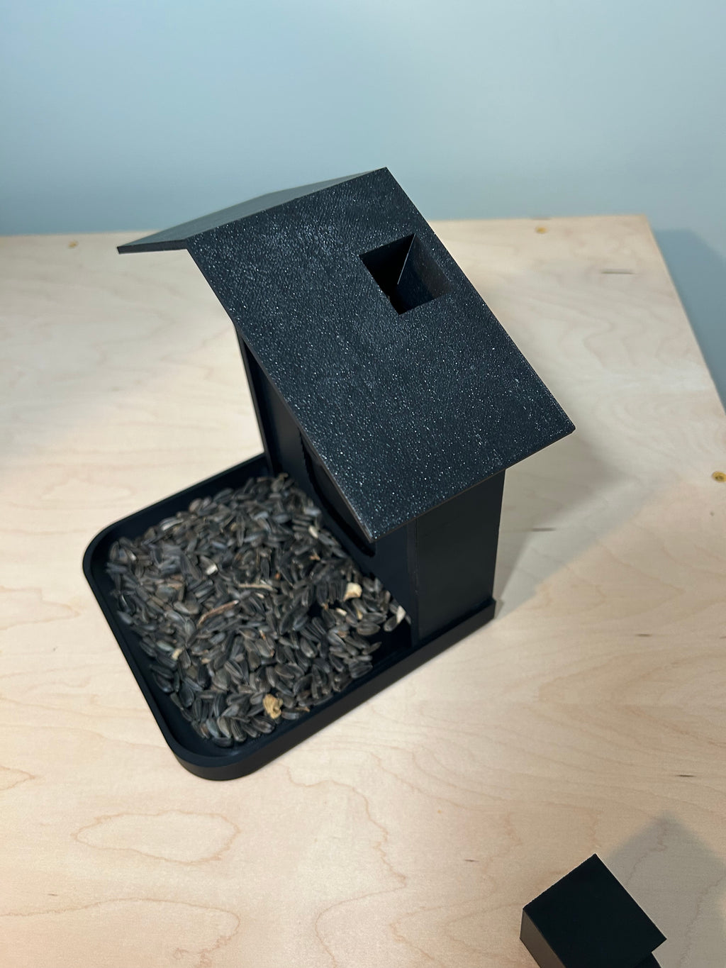 Smart Bird Feeder with Camera Mount: Backyard Wildlife Photography