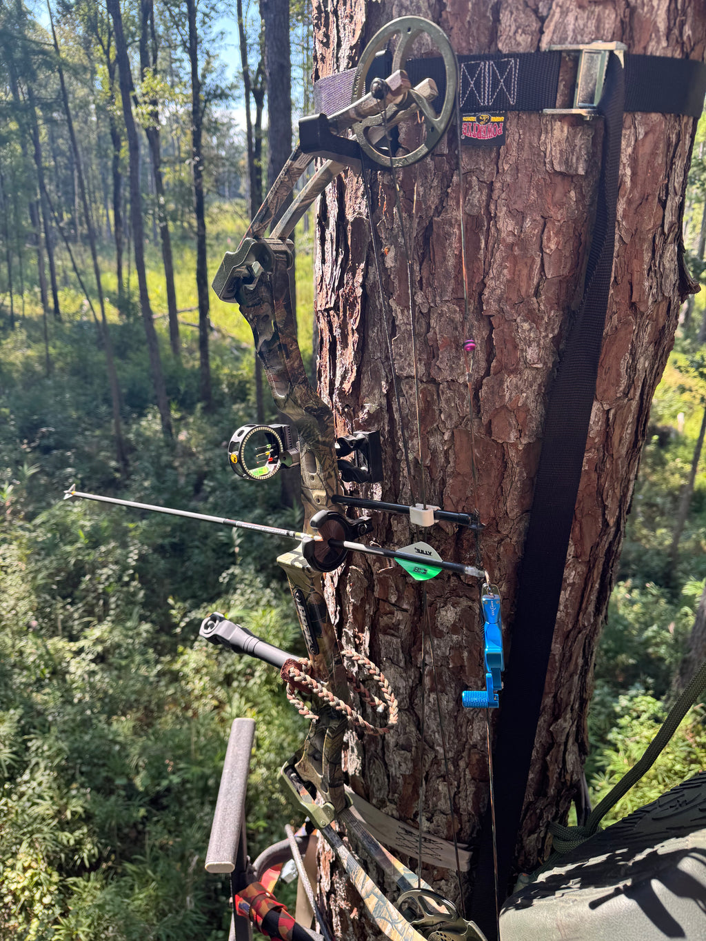 Tree Stand Bow Hanger: Lightweight Climber Bow Mount for up to 1.5" Straps