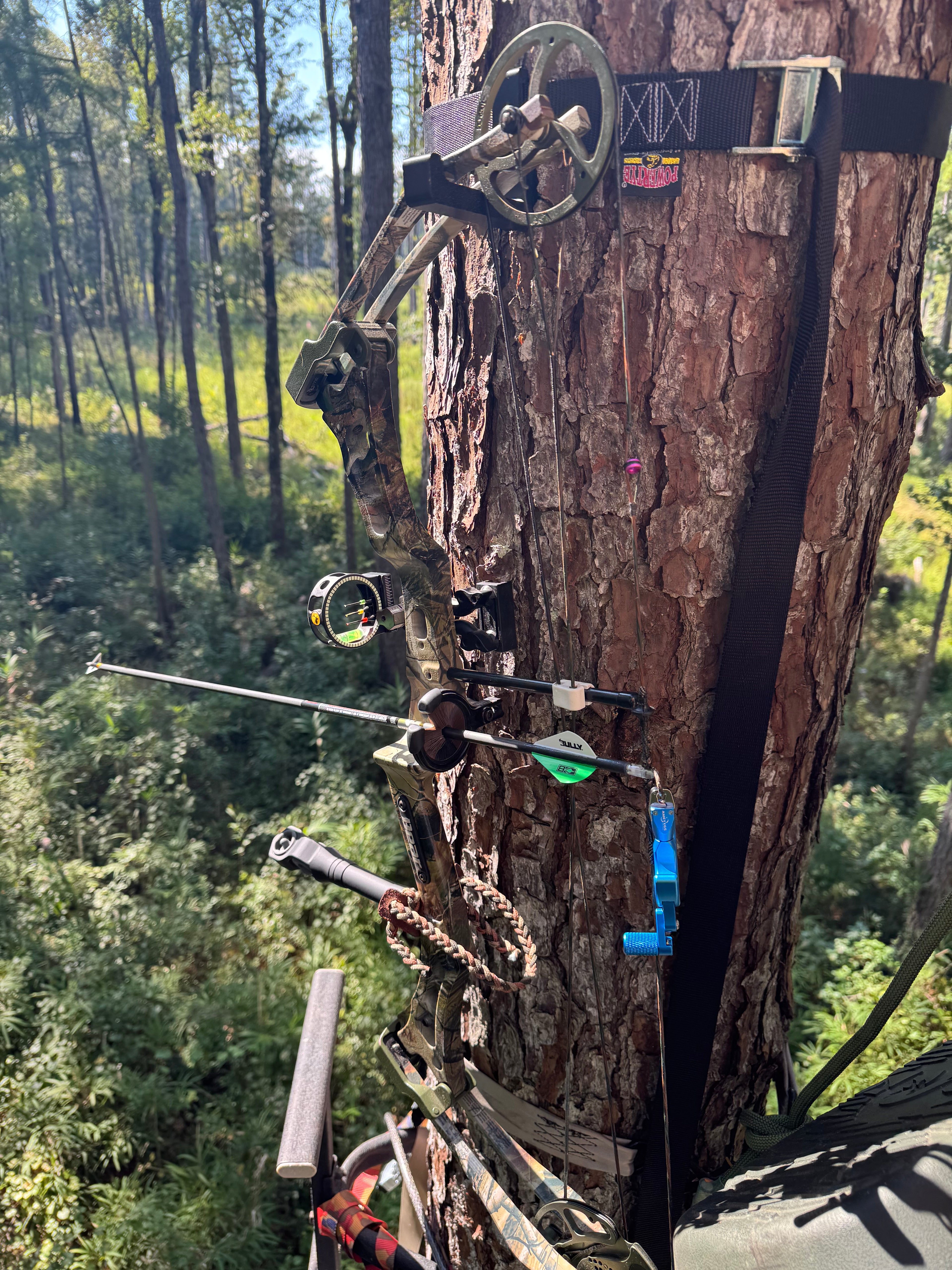 Tree Stand Bow Hanger: Lightweight Climber Bow Mount for up to 1.5" Straps